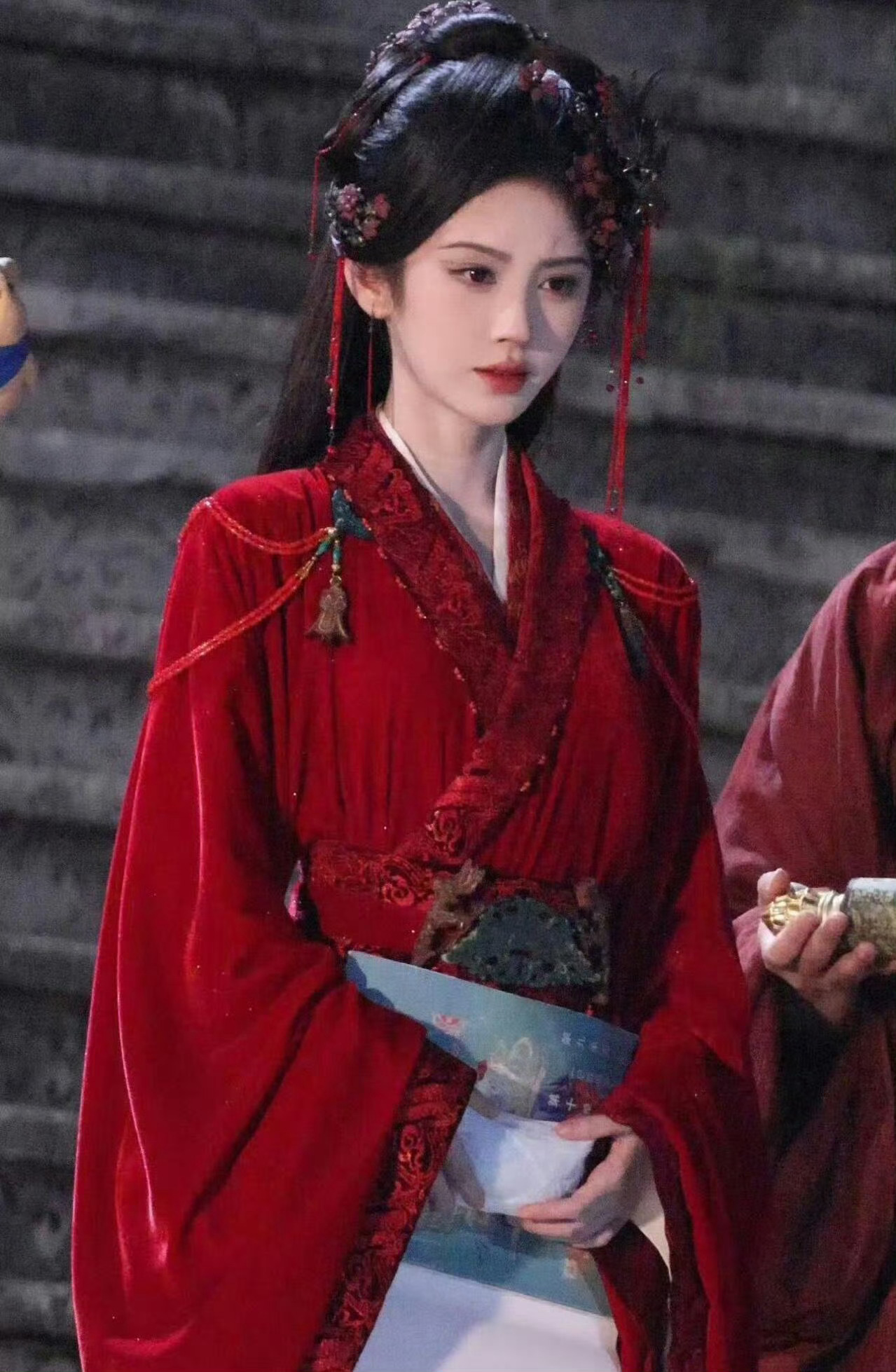 鞠婧祎万花世界红衣国师造型鞠婧祎穿红色完全就是神啊鞠婧祎苏绿夏鞠婧祎万花世界