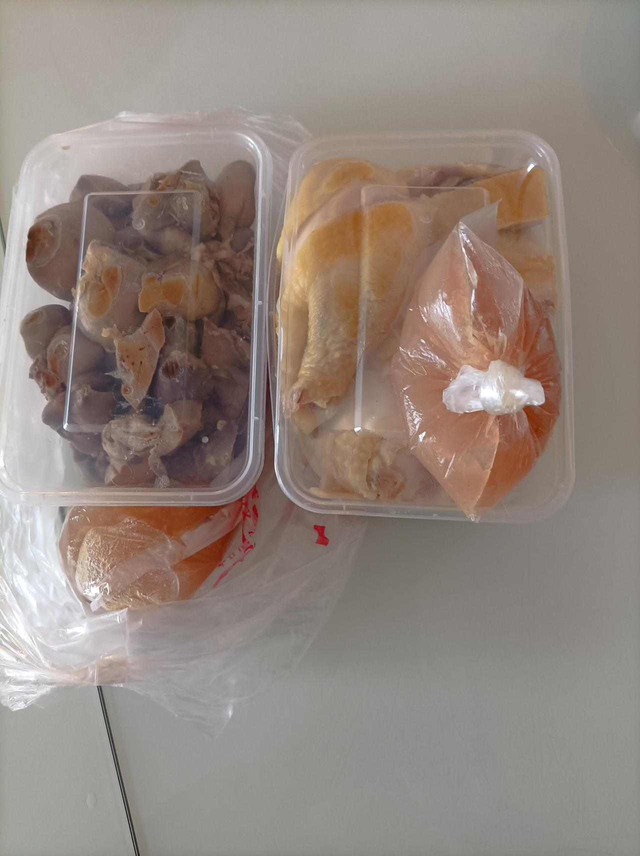 (8)周末美食:昨天周六，儿子回家做了晚饭，儿媳妇还买了现成的盐焗鸡和鸡杂回来！