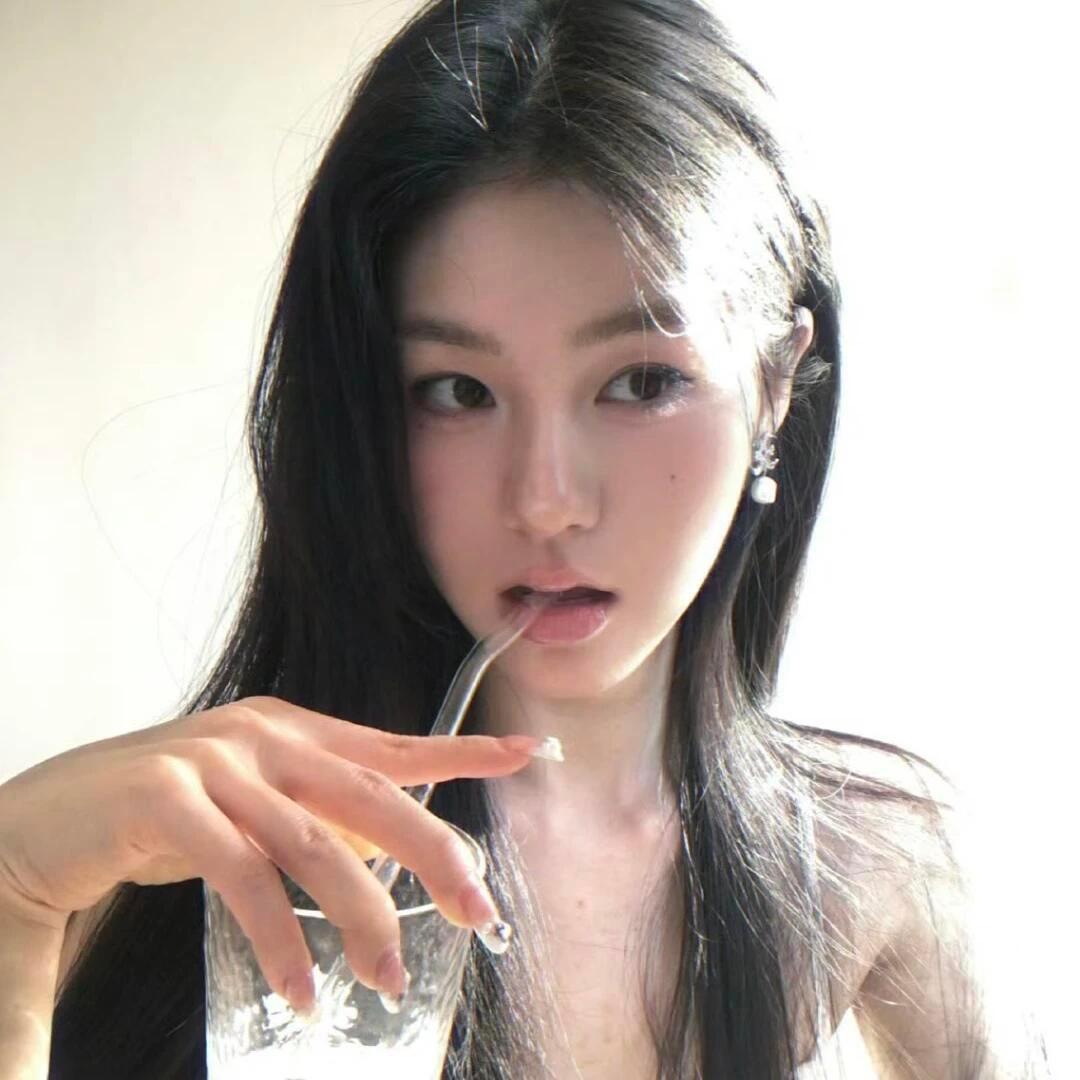 ✨𝑾𝒆𝑪𝒉𝒂𝒕女生头像优质女头｜ins风｜小众头像｜氛围感  |  