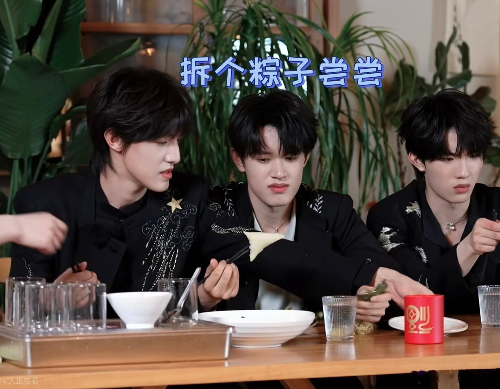 这个手这样交叉起来好暧昧啊 