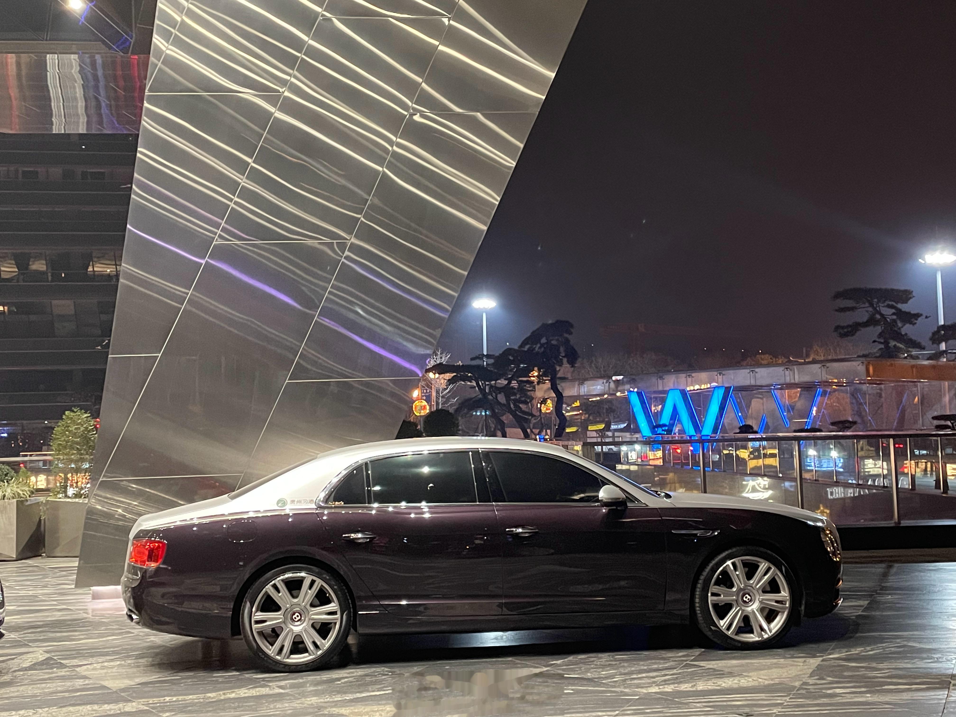 #蔚来香槟塔连续起伏路实测# 回酒店，刚好看到，替汪司机叹了口气 ​​​