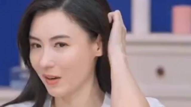 #张柏芝说养育3个儿子很轻松#  张柏芝在上海发展：两个保姆一个保镖带着三儿子接张柏芝下班 ​