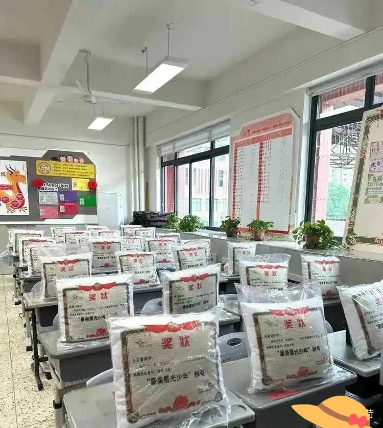 这个老师，教书有两把刷子。