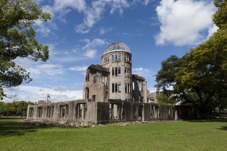 今天是广岛原子弹爆炸纪念日。1945年8月6日，美军B-29“埃诺拉·盖伊”轰炸