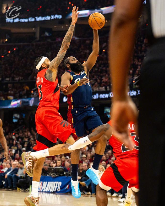 双龙戏珠！骑士2比0猛龙 三人得分20+，骑士全场没有给猛龙任何领先的机会，在主