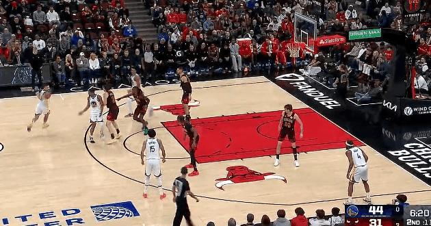 真流畅！这样的勇士多久没见了？
在今天NBA常规赛勇士对阵公牛的第二节比赛中，梅