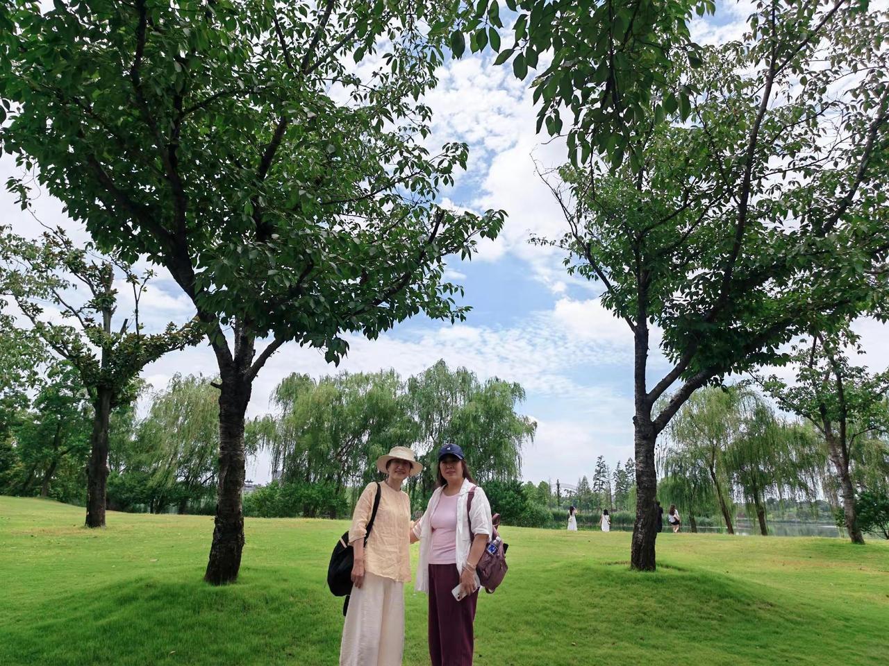 风景如画的地方留住美好的回忆感谢这世界赠予的阳光、美景，感谢一路坚持的自己，才能