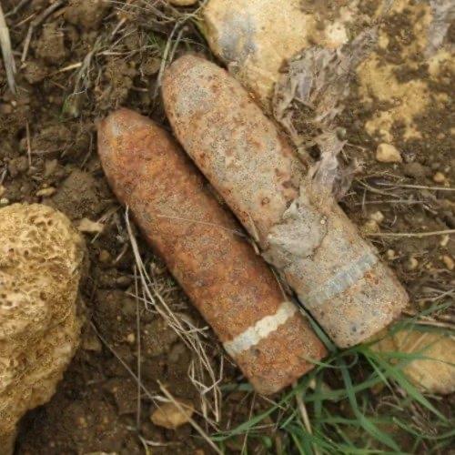 听说过往嘴里塞灯泡的，听说过往鼻子里塞异物的，可你听说过有人把一战时期的炮弹塞进