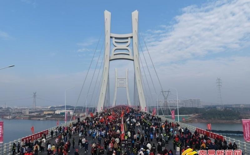 【32.6万，读懂一座城市的初心】当辞旧迎新的钟声还在豫章大地回荡，英雄城南昌已