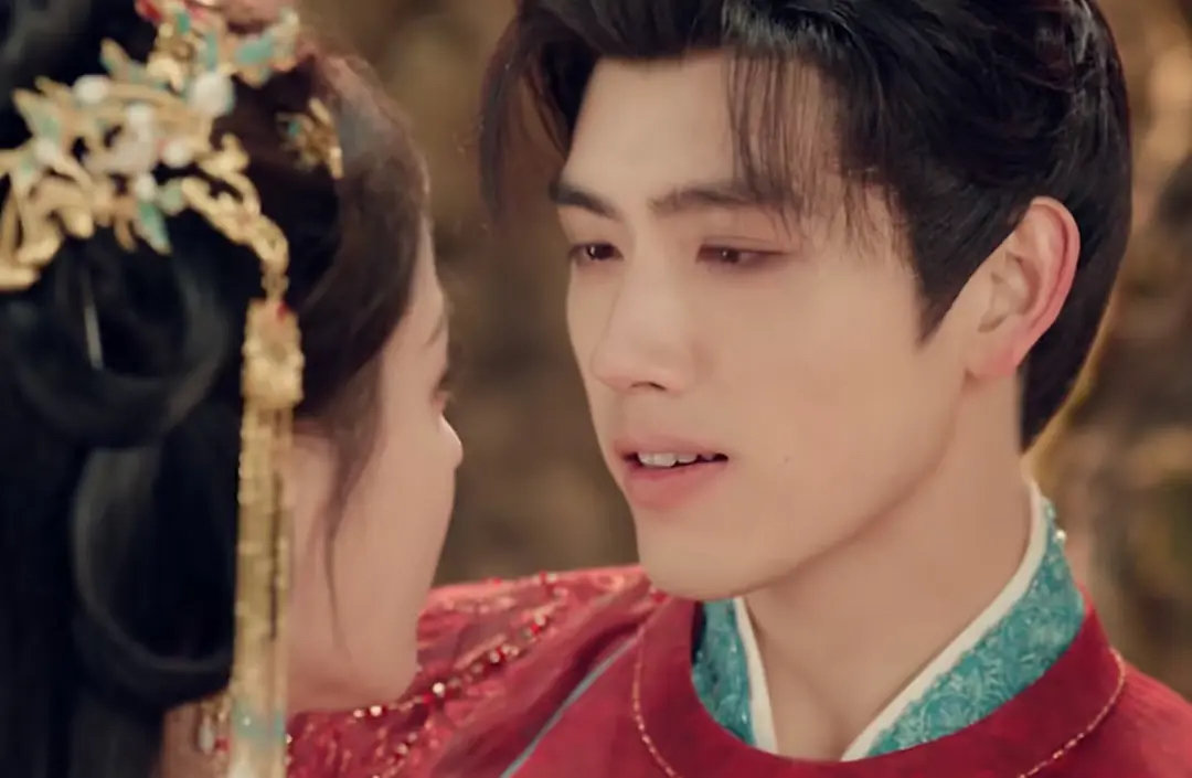 陈飞宇白日提灯里嘴巴怎么那么明显的突？ 