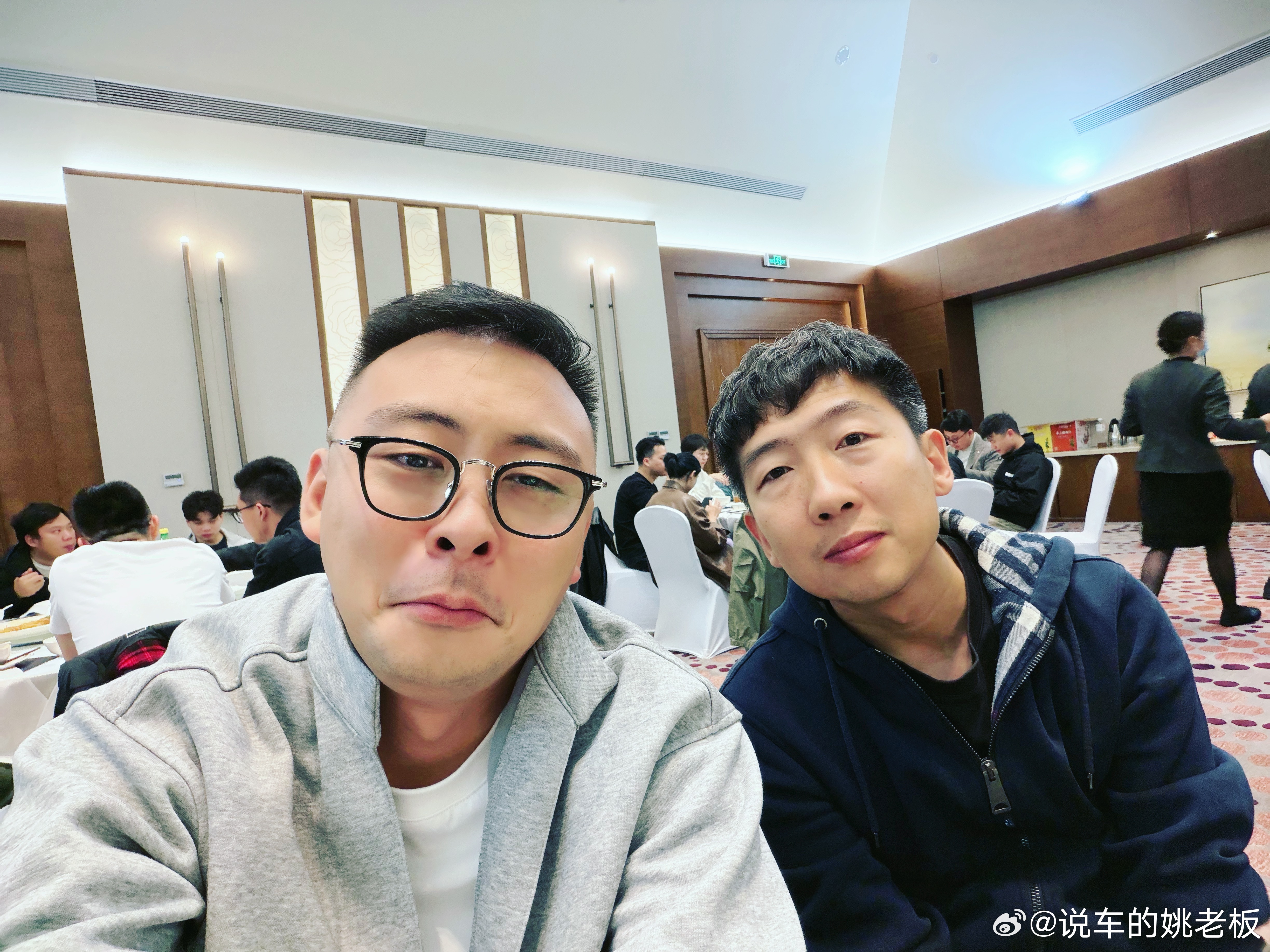 今儿的楚老师没有美女了[污]跟姚老板混一天吃9顿[超话]  ​​​