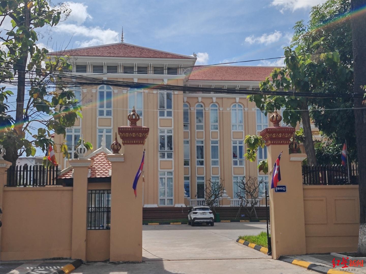 独家探访柬埔寨劫囚案现场 附近商贩:“大嫂”事发前多次踩点,副狱长持枪追击