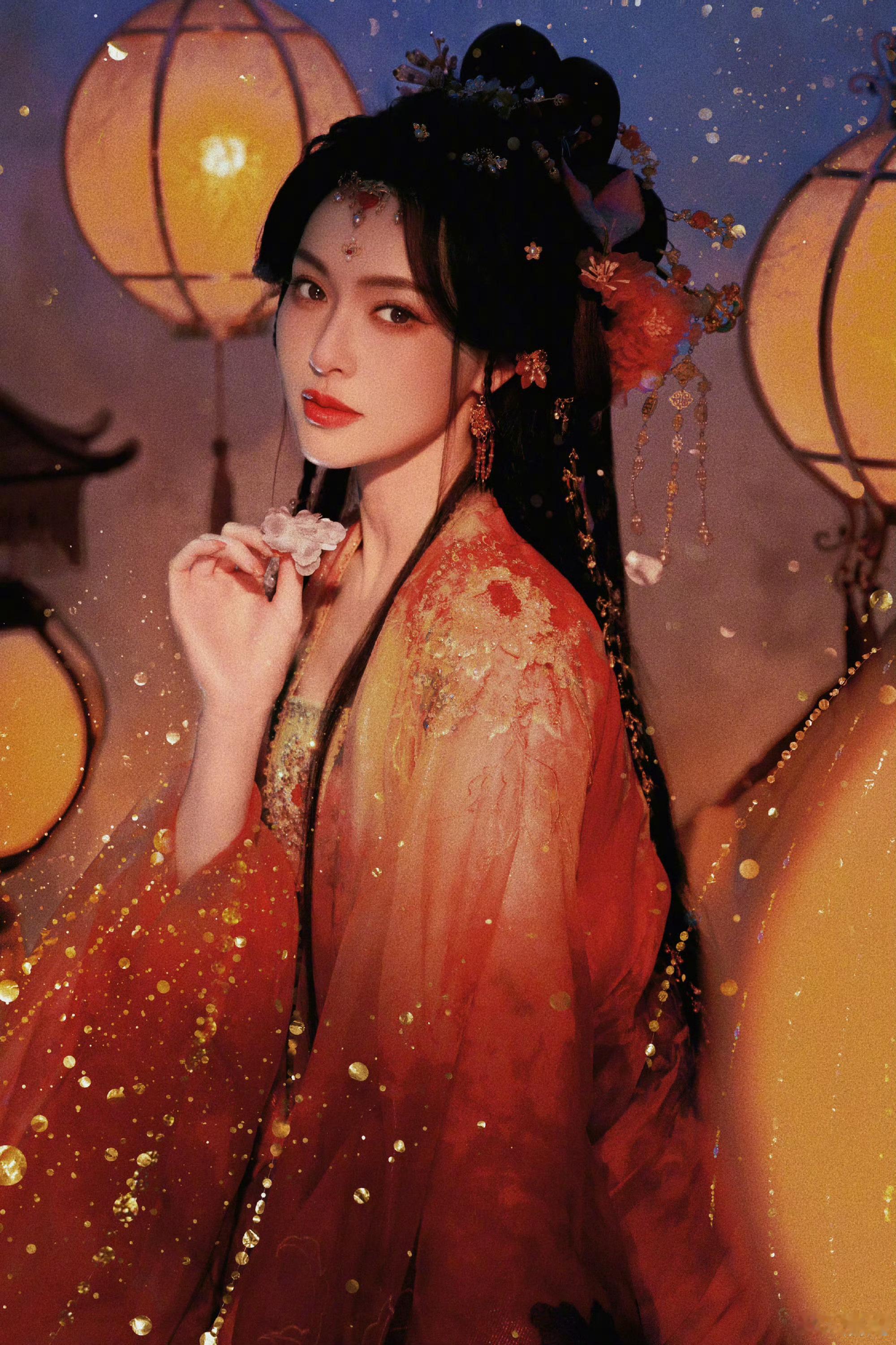 楼阁玲珑五云起，其中绰约多仙子🏮哇！很惊喜居然拍了一组端午古风写真，姐的古装造