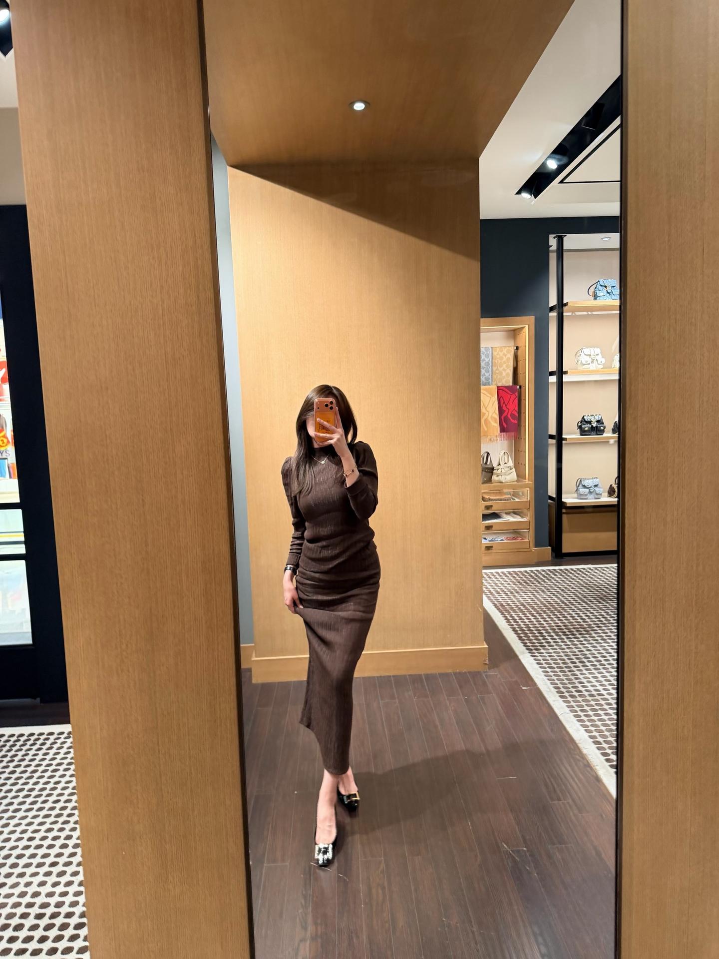 苦海翻起爱恨 在世间难逃避命运 .