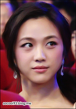 重温经典，2011年汤唯X青龙奖造型，真正的清风拂面，优雅知性。 ​​​