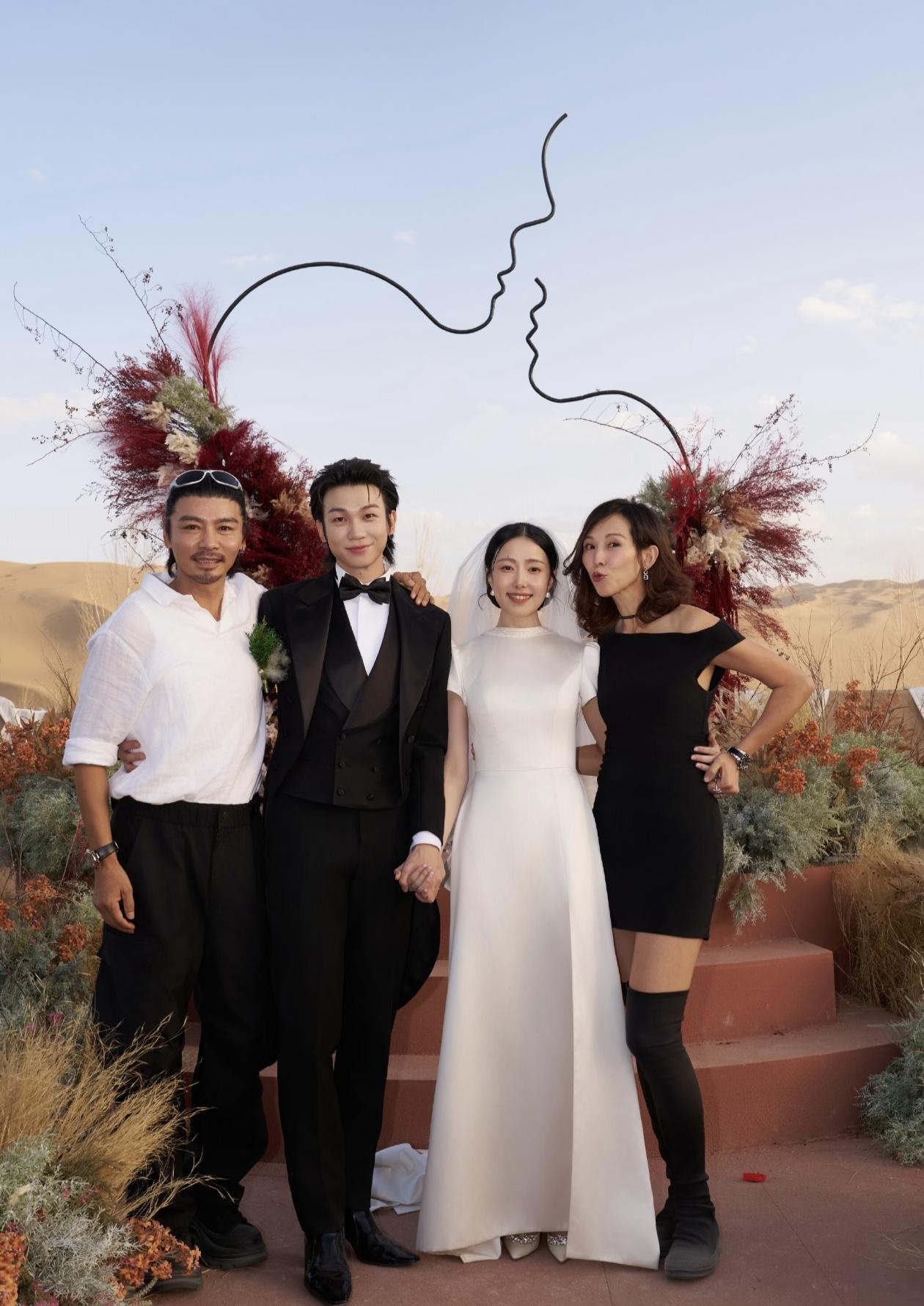 白举纲婚礼破防！披哥团奔赴敦煌，综艺友情照进现实
 
白举纲在敦煌补办婚礼，最动