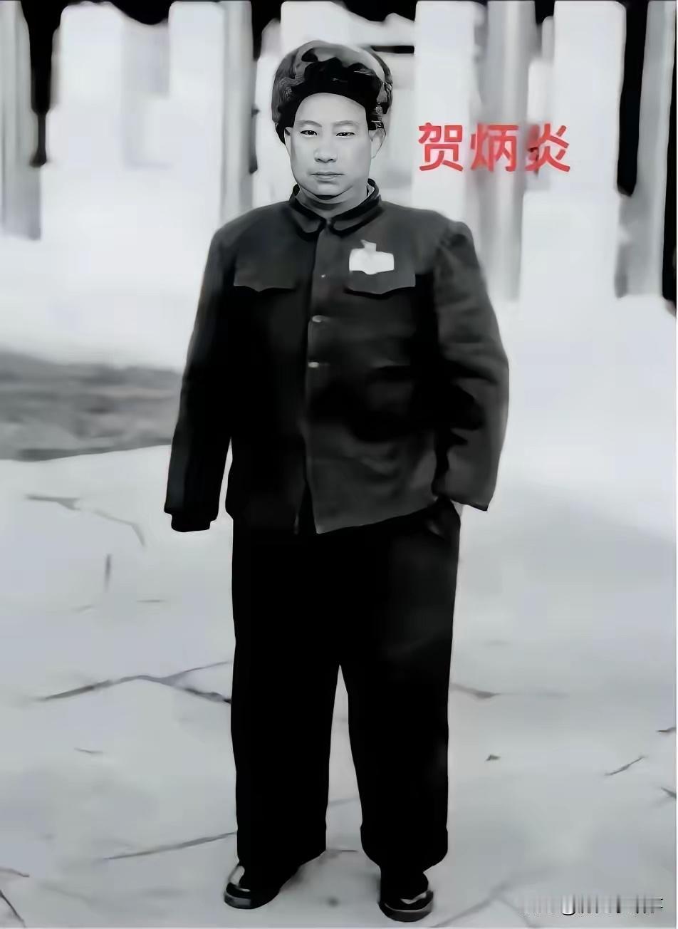 1937年雁门关伏击战中，贺炳炎目睹了一名八路军士兵被一个不满五尺的日本兵一刺刀