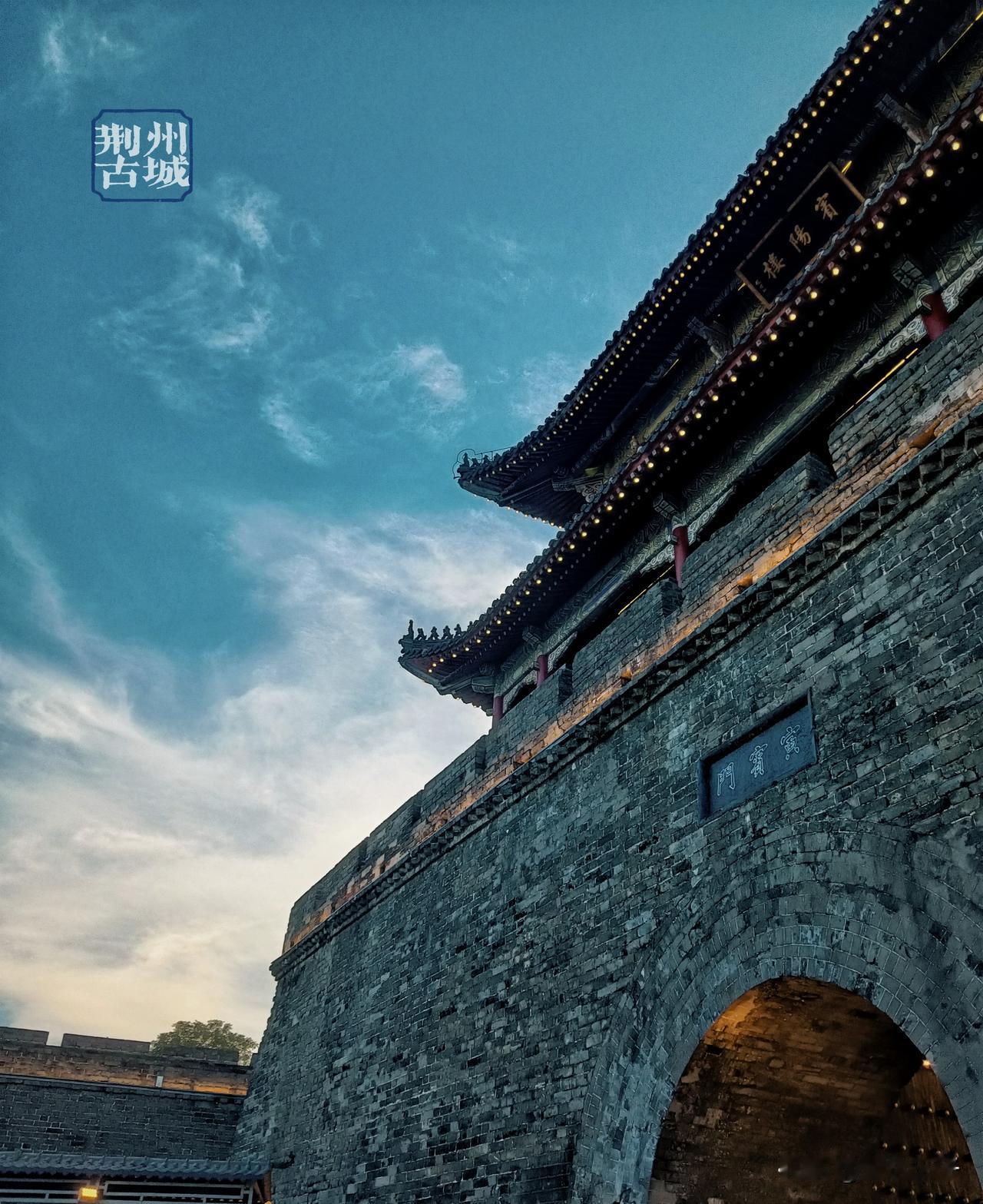 我山东老家的一个小妹妹大学考到荆州来了，家里的兄弟到时候送她过来上学，可以过来玩