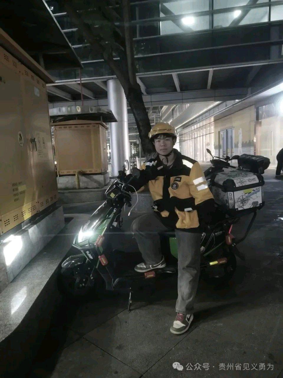 贵州20岁外卖员金小武的故事太让人痛心了。他原本只是街头巷尾平凡的奋斗者，每天最