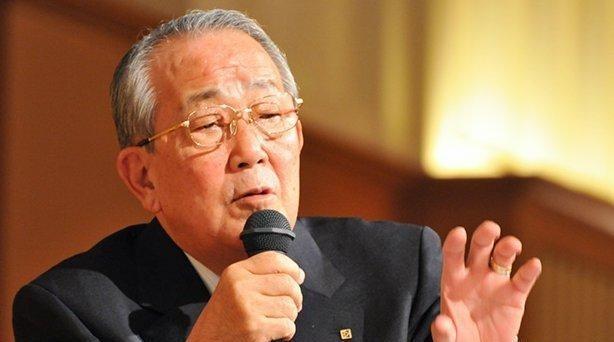 历史总是惊人地相似！1985年，日本取代了美国成为当时世界最大芯片生产国，美国感