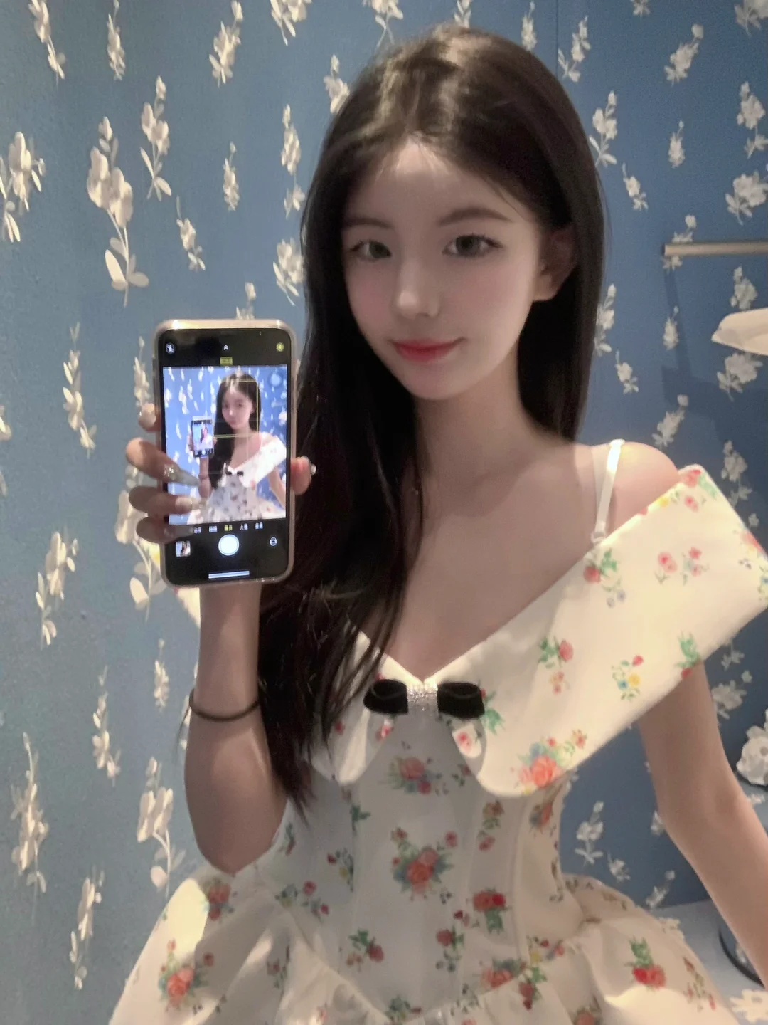 表面上是乖乖女