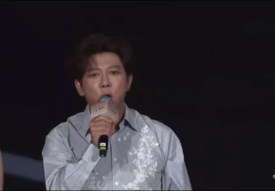 胡海泉不奔跑改坐车了 胡海泉让我读懂 “我们想漫游世界，看奇迹就在眼前” 的浪漫