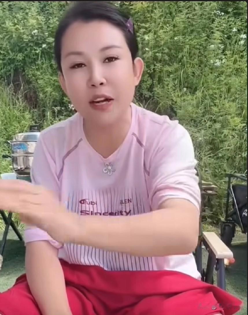 驴姐挑理巴扎黑，还不让挂车这那的，你引起的全网舆论，全部倒向你，人家想挂车就挂车