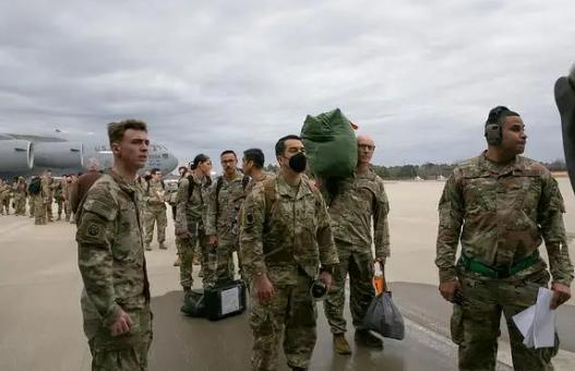 美国「撤回冲绳驻军」是「必然选项」。在当前复杂多变的台海局势下，冲绳因其独特的地