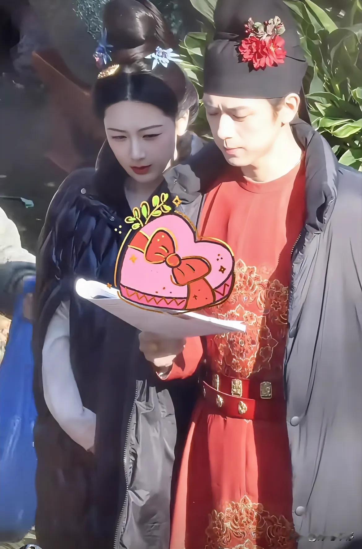 杨紫的新剧路透中，
这个妆容真的太衬她了！
眉眼如画，古香古色
感觉比长相思里好