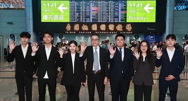 民众党青年团赴陆参访  将到上海交通大学座谈交流

这事儿搁以前真不敢想。

民
