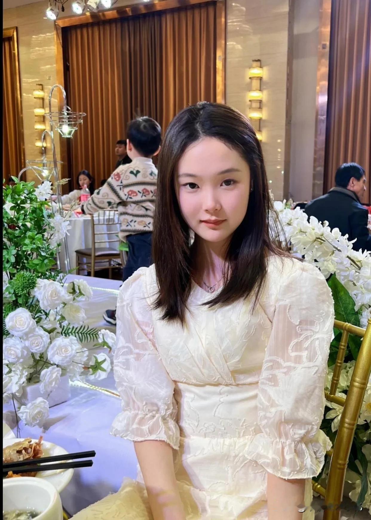 他们说我很像年轻时的霍思燕哦！