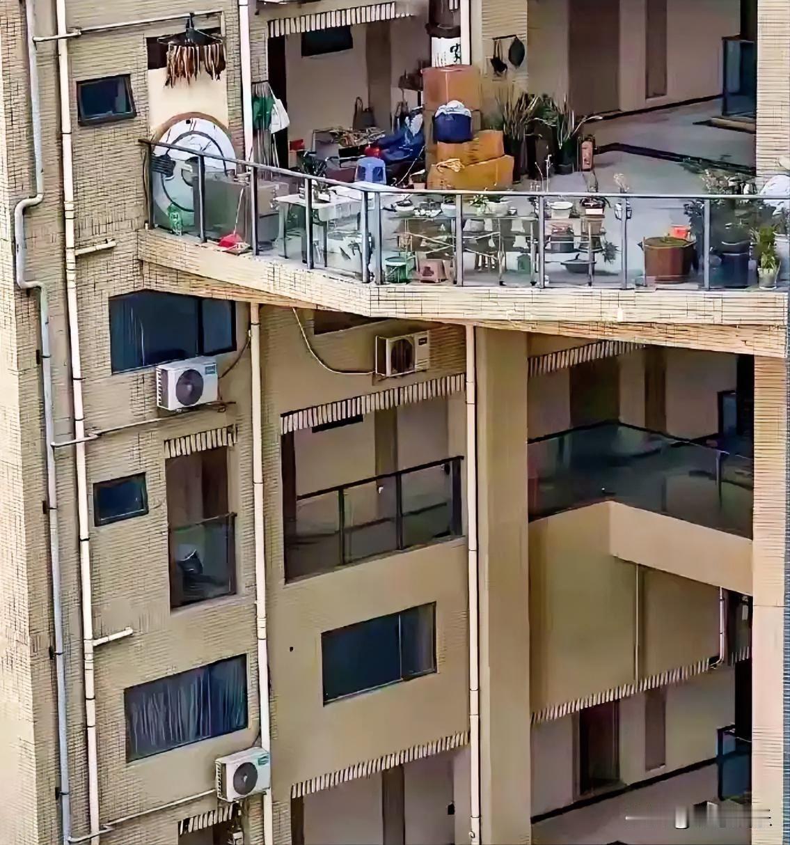 为这个“白送”的悬空露台，我多掏了十万块钱，现在越琢磨心里越没底！
朋友当初拼命