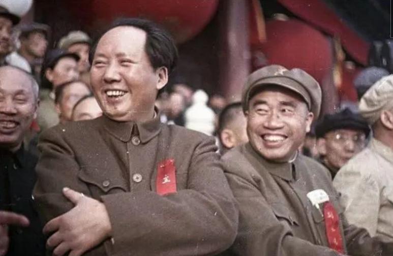 他一生把百姓放在心尖，坐拥天下却一生简朴
 
坐拥万里江山，他一件睡衣补73次，