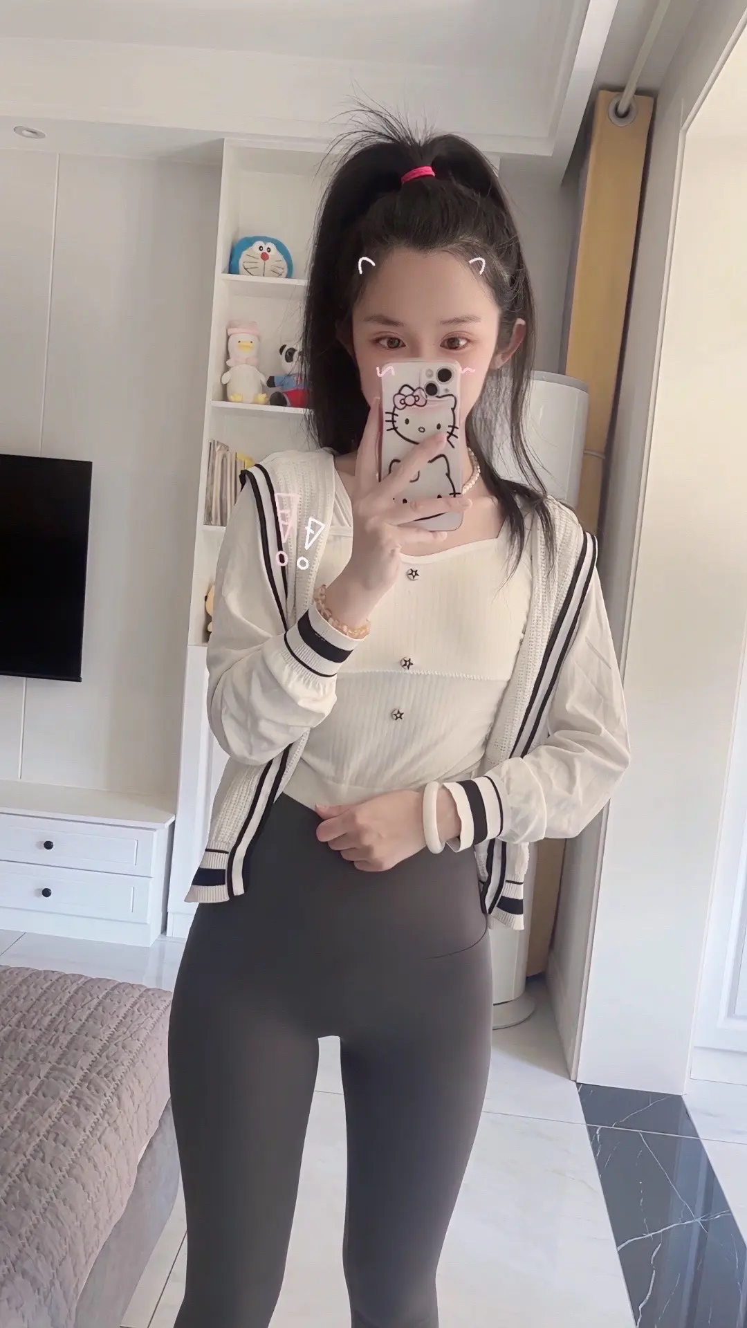 对镜拍瑜伽裤完美身材清纯背影杀