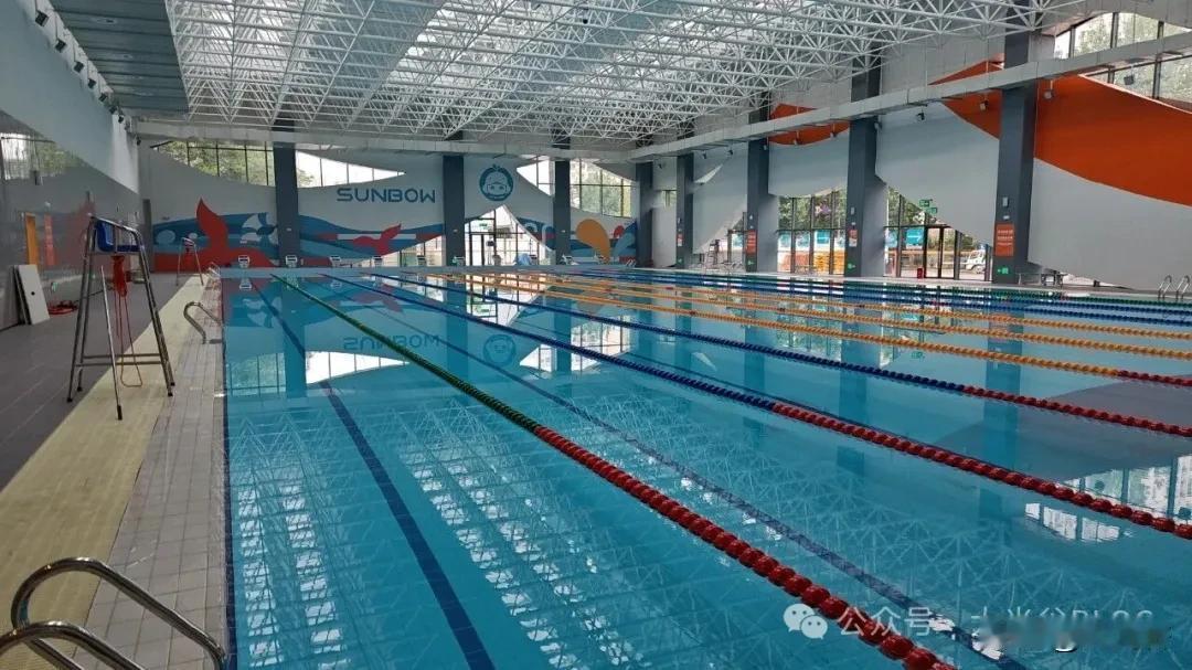 武汉中小学暑假这40家泳池可免费游泳20天

近日获悉，武汉市体育局将在具备条件