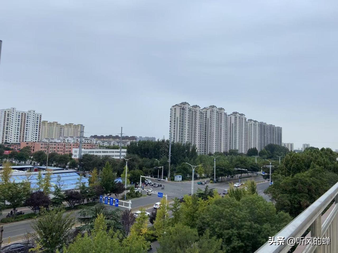 二哥很羡慕自己的女亲（qing）家两口，他们两个人退休金一年30多万，比绝大多数