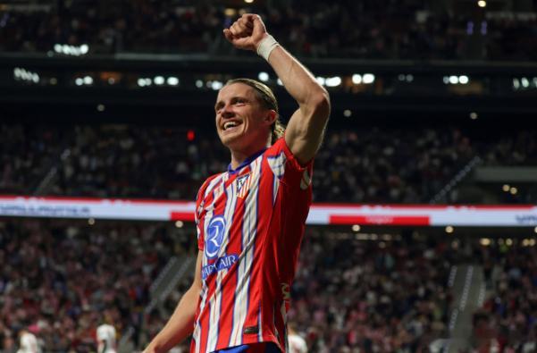 好体育报道，曼联不排除在一月引进中场球员。除了对伯恩茅斯边锋塞梅尼奥的持续兴趣外