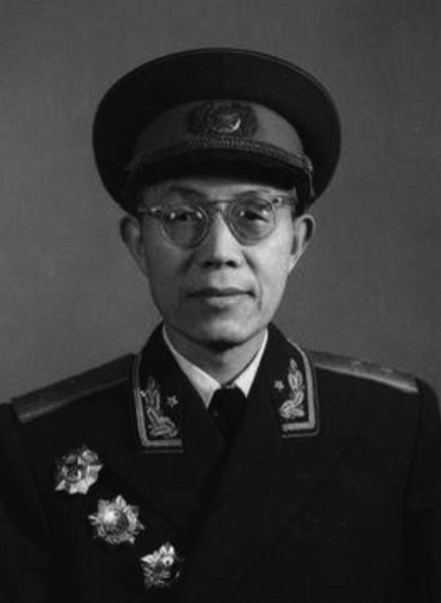 1937年，西路军侦察部长欧阳毅，逃亡路上，撞见东北军，对方竟摆酒设宴相待。他心