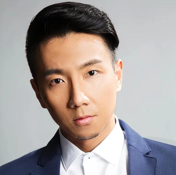 那个在医院大厅被男演员求婚的女医生有多厉害？看完你就明白了
娱乐 明星