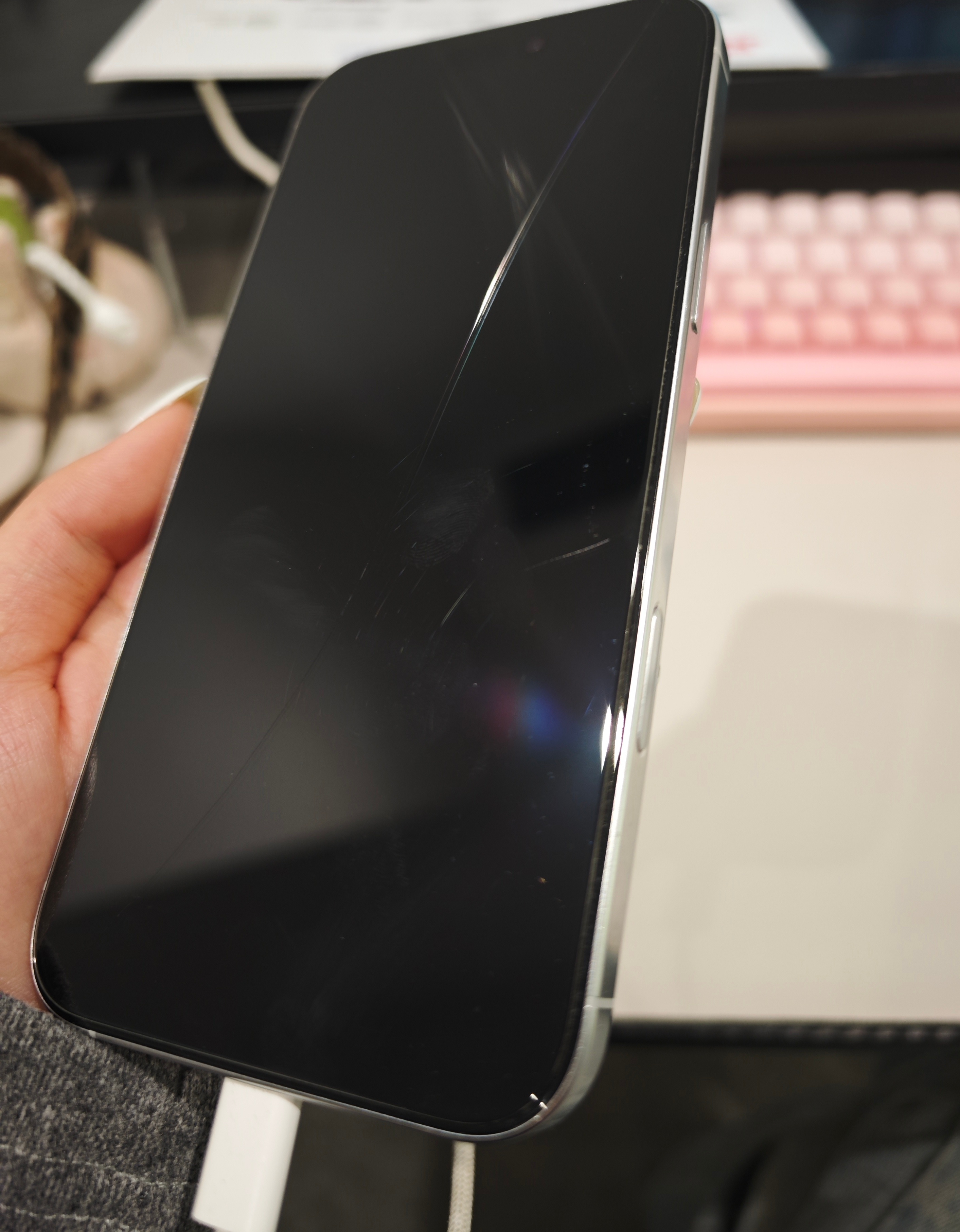 为什么手机膜会莫名其妙的裂开，难道它也有很大压力么