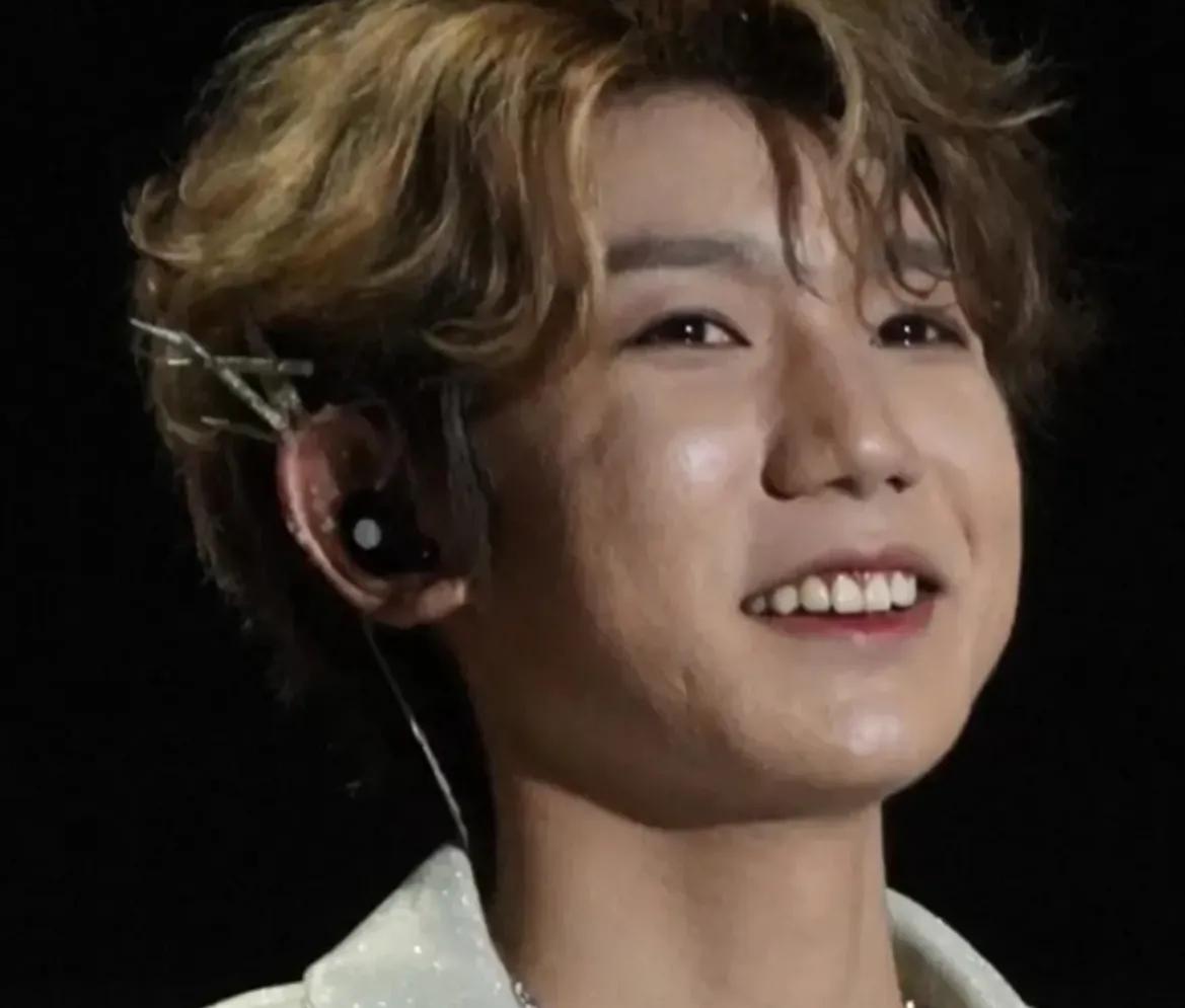 让无数黄花闺女穿上婚纱的三个男孩，
生图真的让人挺意外的。
为什么跟我刷到的那些