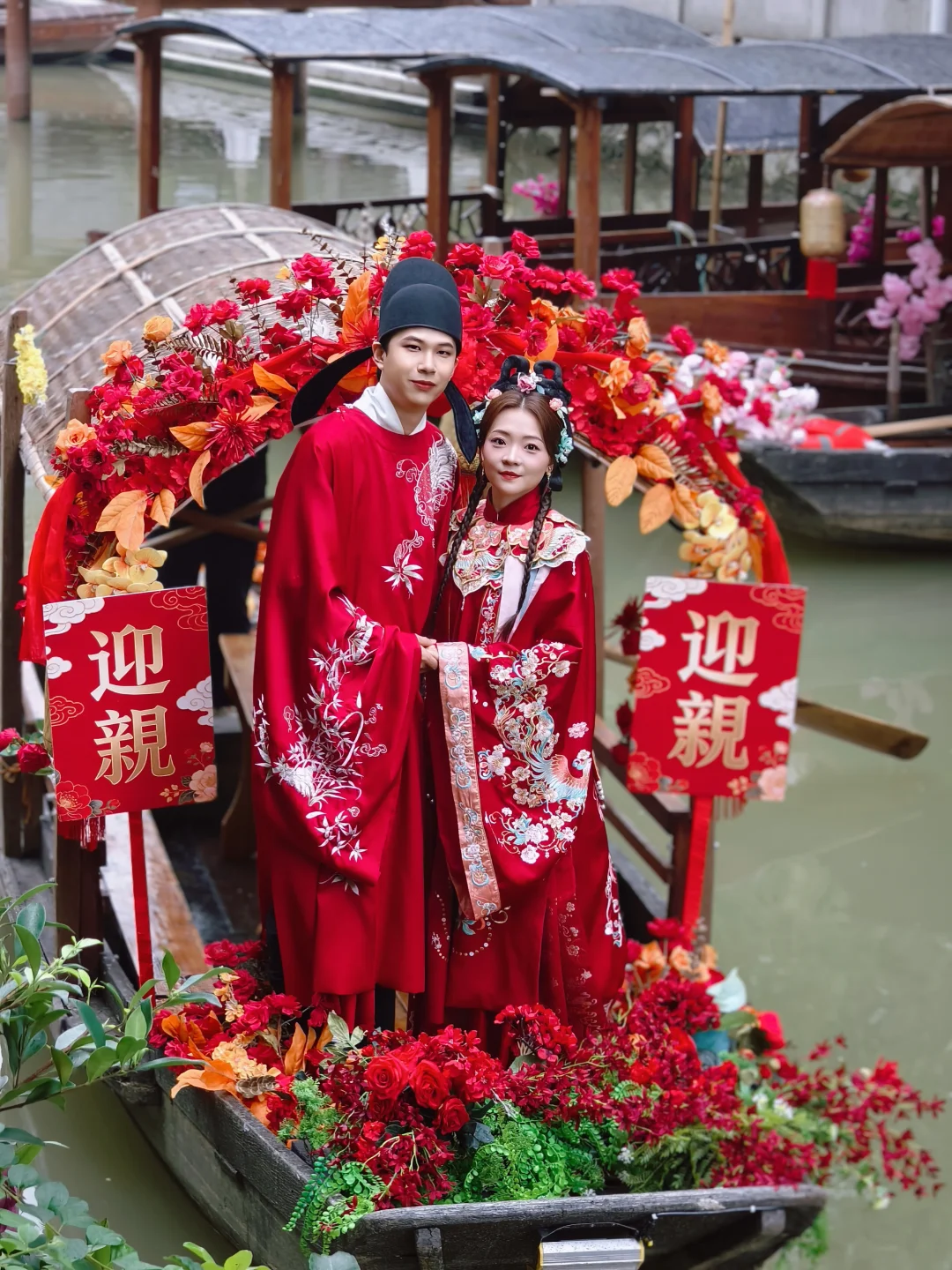 水乡限定浪漫｜ 红绸映碧波，花艇迎新人