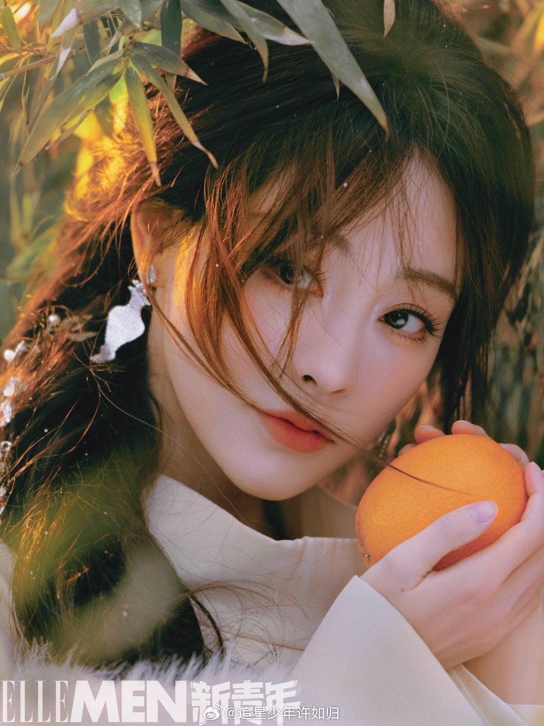 祝绪丹接了一米长麻花辫 一米麻花辫配上她那张小脸，比例绝了。祝绪丹动起来的时候辫