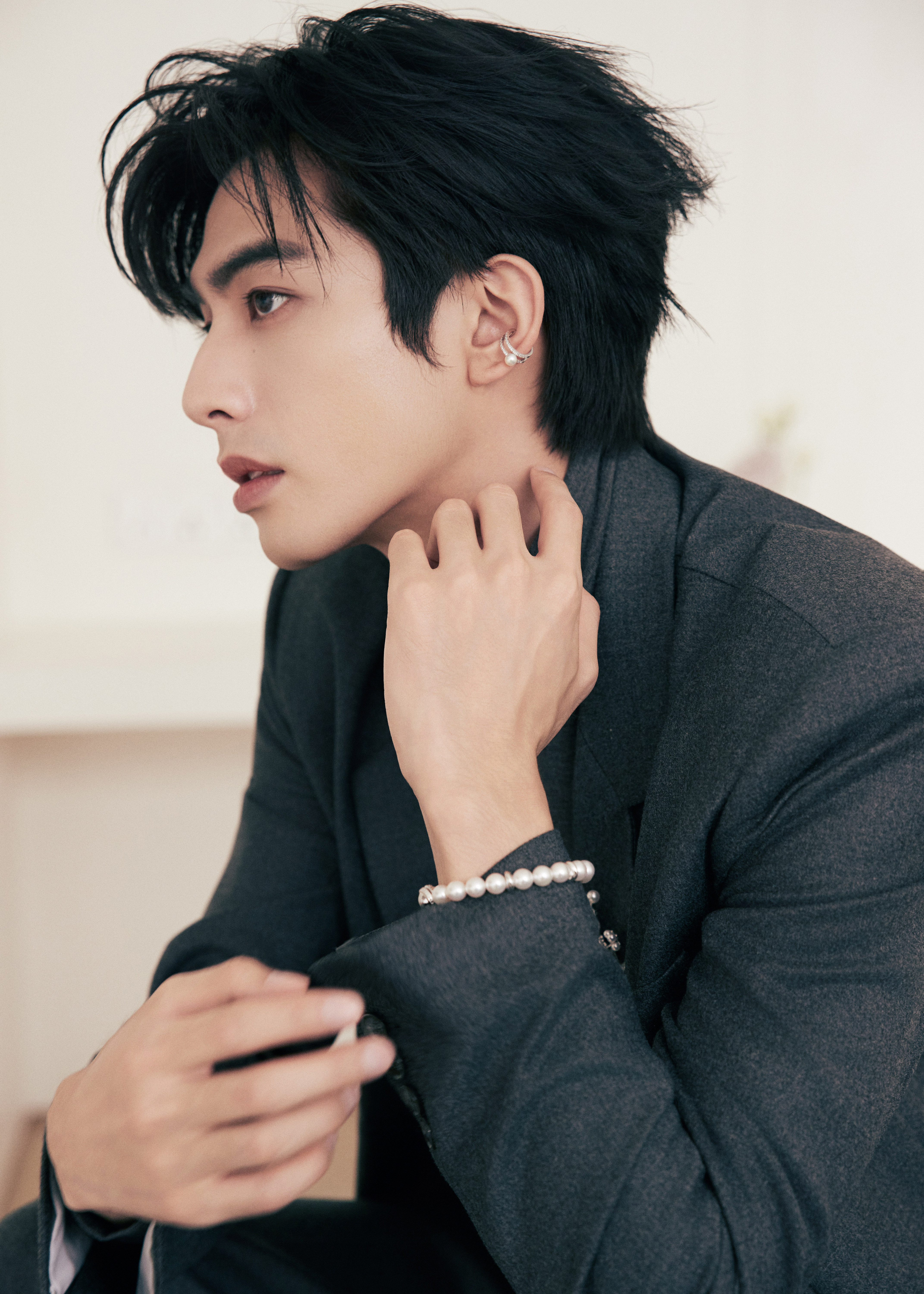 宋威龙 ｜ MIKIMOTO  宋威龙珍珠造型帅哦 ！   前脚刚出镜 Gucc