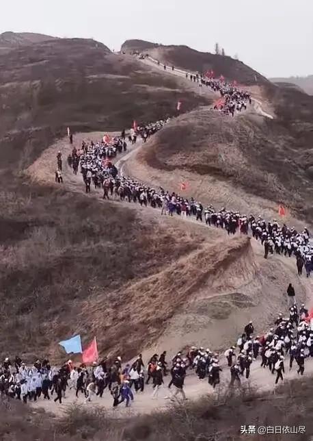 不像话！居然有人对宁夏固原市3000师生徒步百里（108里，用时16小时左右）祭