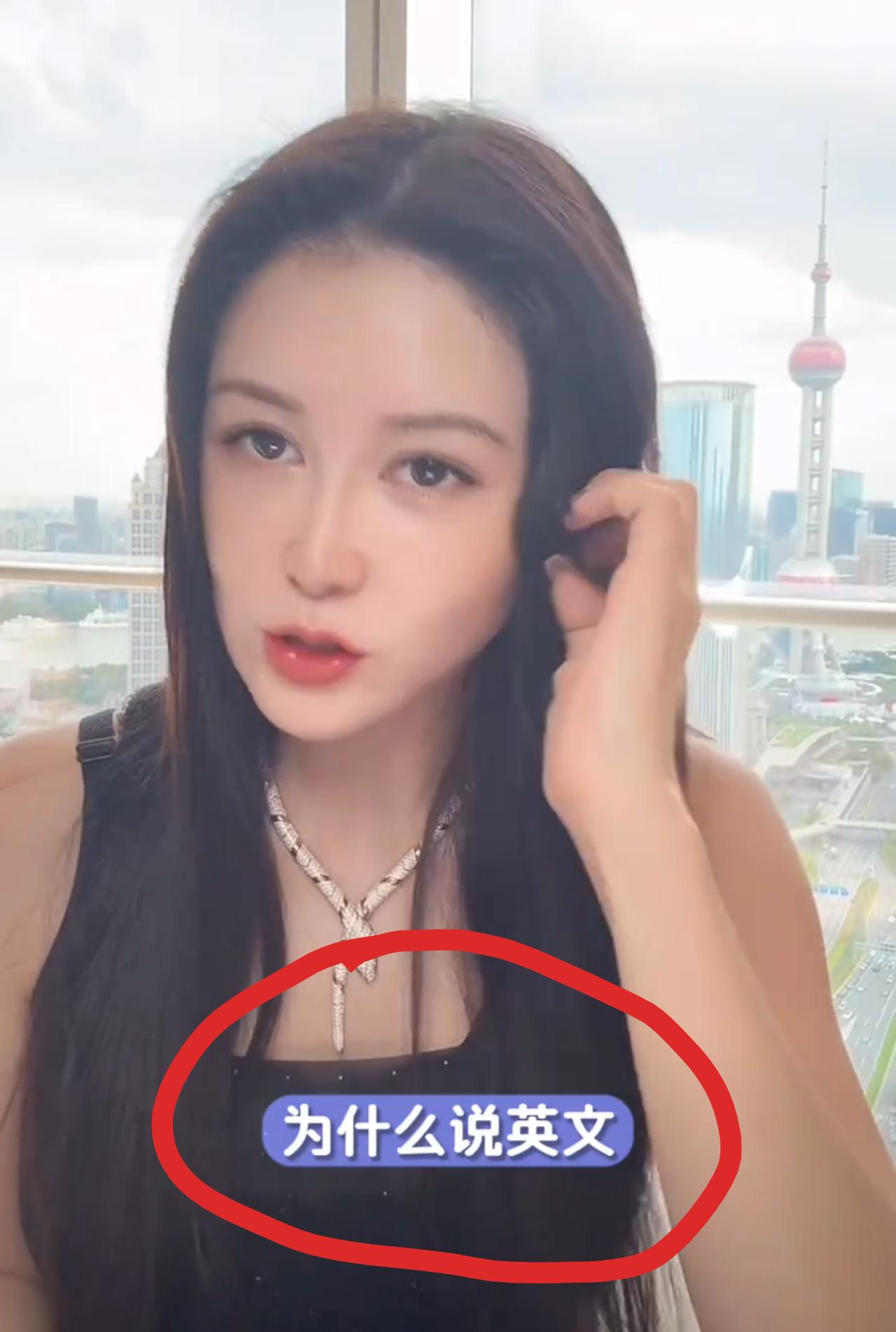 这网红妈妈把我整乐了[笑哭]！刷到一个视频，这位网红妈妈在国内养娃，孩子还是个混