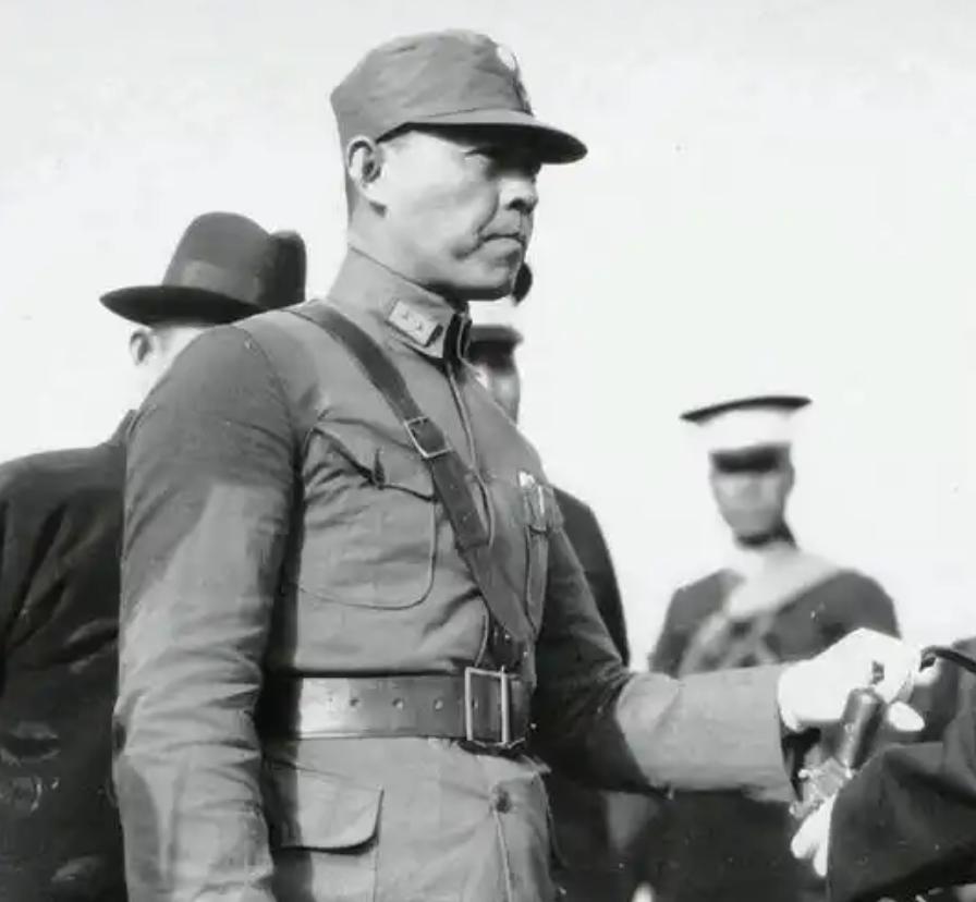 1938年，张自忠手下糟蹋了一个16岁的女孩，于是他命令所有士兵脱衣服检查，结果