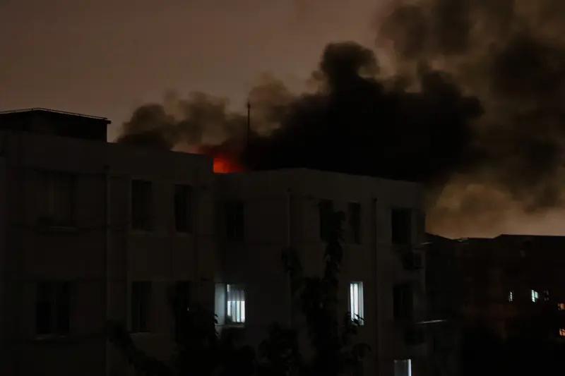 12月9日21时20分，广东汕头潮南区峡山街道丹凤路一住宅突发火灾，四层钢混结构