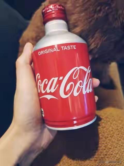 第五届消博会上，一款墨西哥进口可乐凭借“世界最好喝”的标签走红，355ml单瓶售