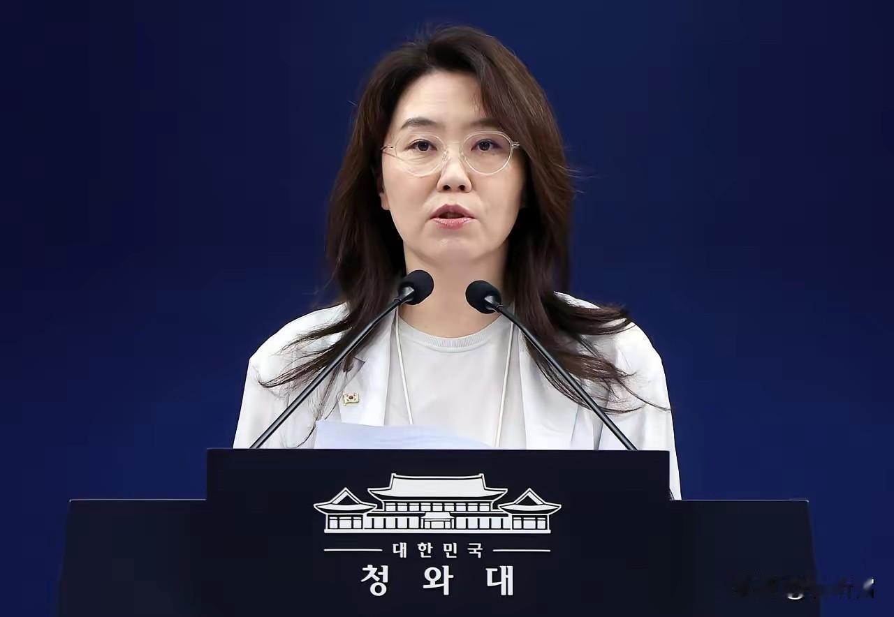 曹喜大还是没有揣摩李在明的心思呀。人家李在明喜欢的是美女，比如:总理韩胜淑、发言